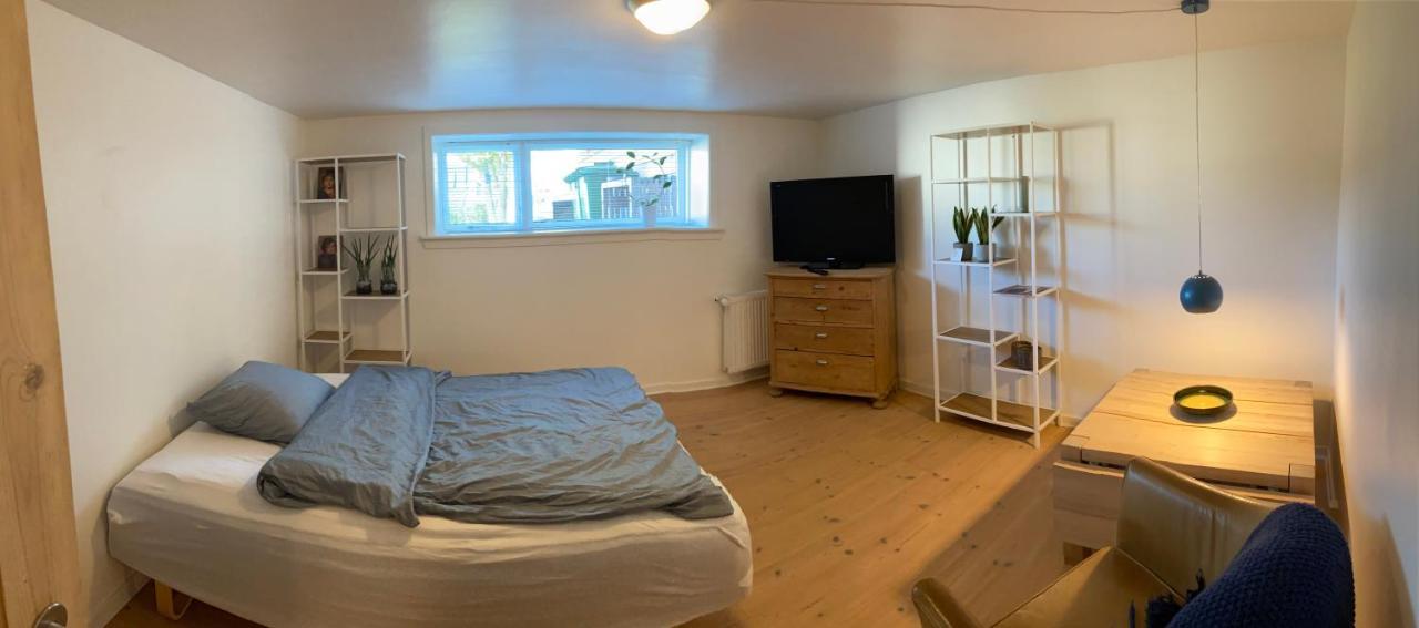 Vaerelse Med Eget Kokken Og Bad Apartment Esbjerg Bagian luar foto