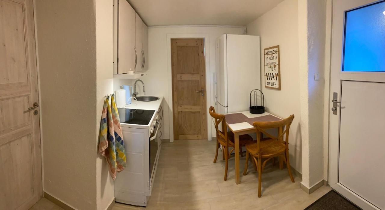 Vaerelse Med Eget Kokken Og Bad Apartment Esbjerg Bagian luar foto